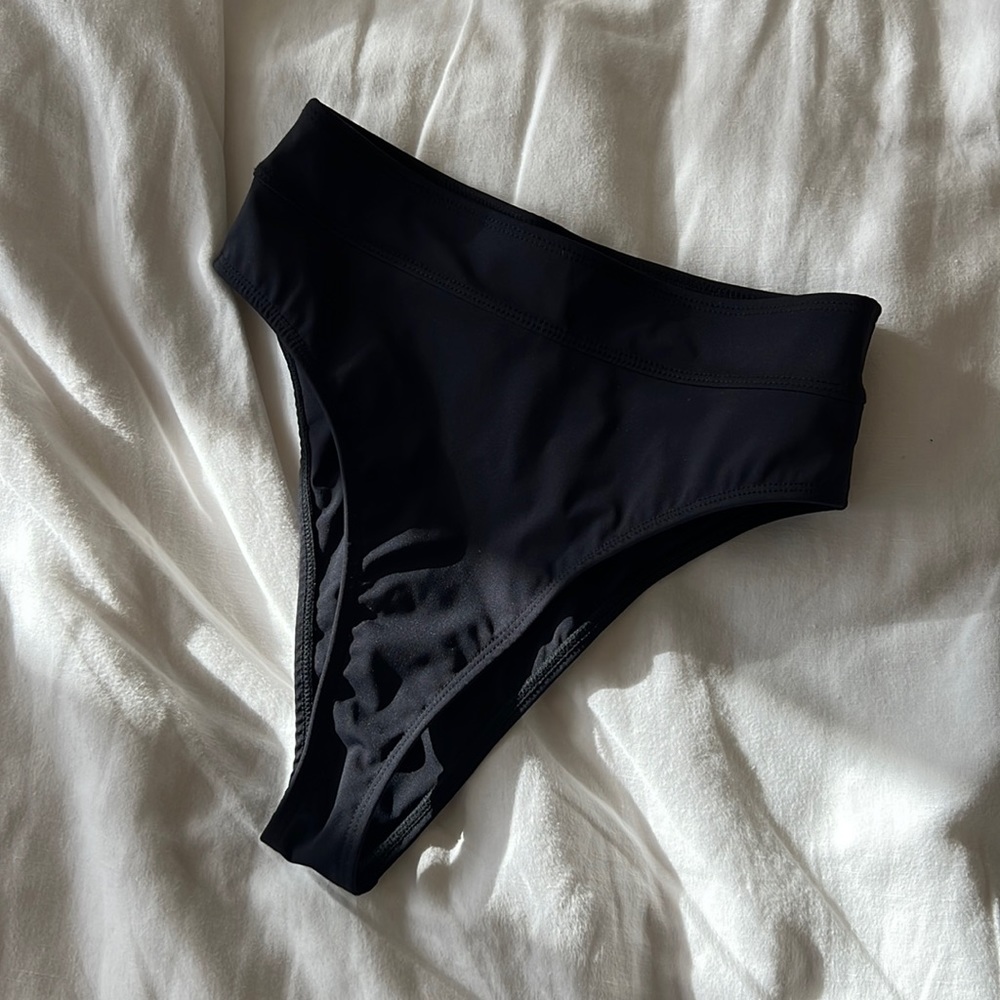 Tropic of C Sculpting Venus Bottom in Black Compression